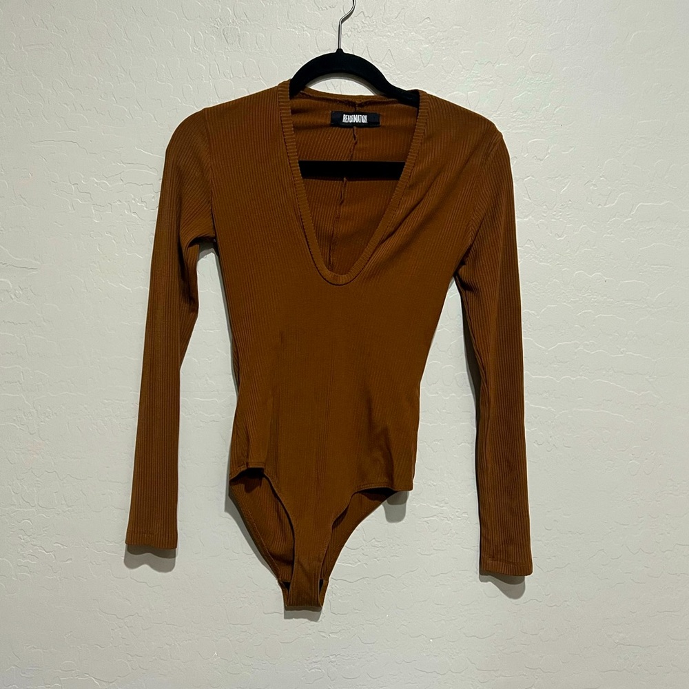 Reformation Ribbed Long Sleeve Bodysuit in Rust Brown